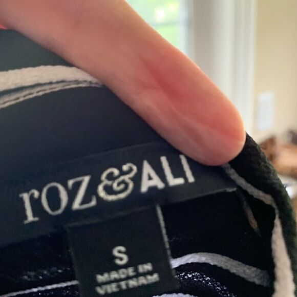 Black and off-white, long-sleeved blouse - Picture 4 of 5